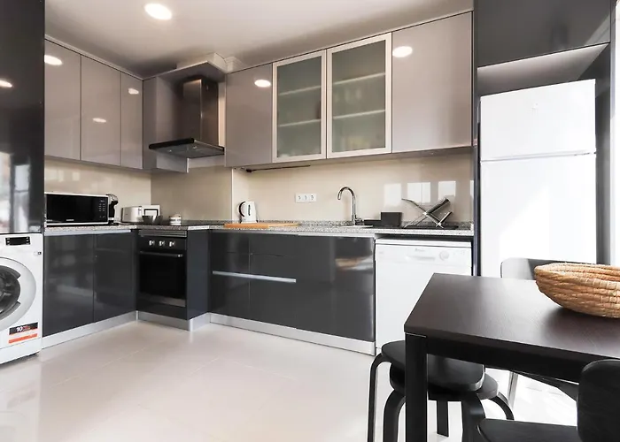 66 With Parking Place Lisbona