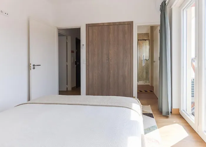 66 With Parking Place Lisbona