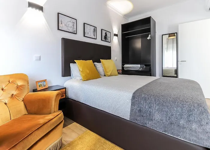 66 With Parking Place アパート